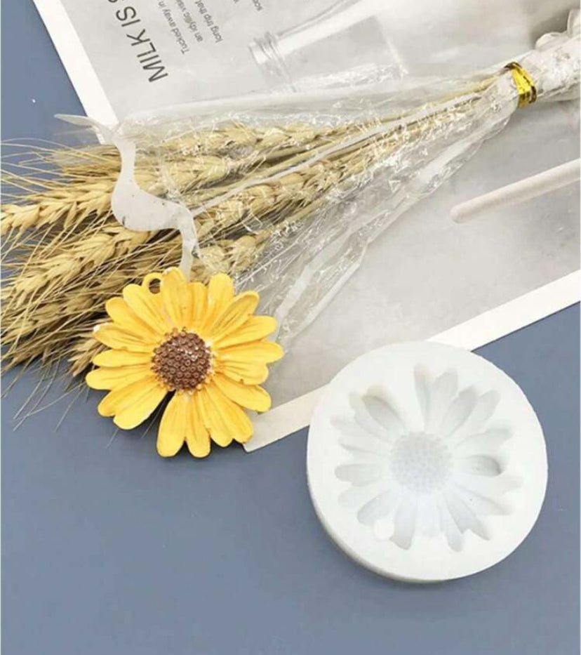 Girasol. Molde de silicona con forma de girasol. Ideal para velas