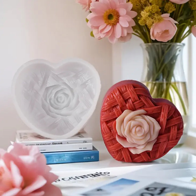 Molde de corazón y rosa. Ideal para trabajos con velas y jabones.